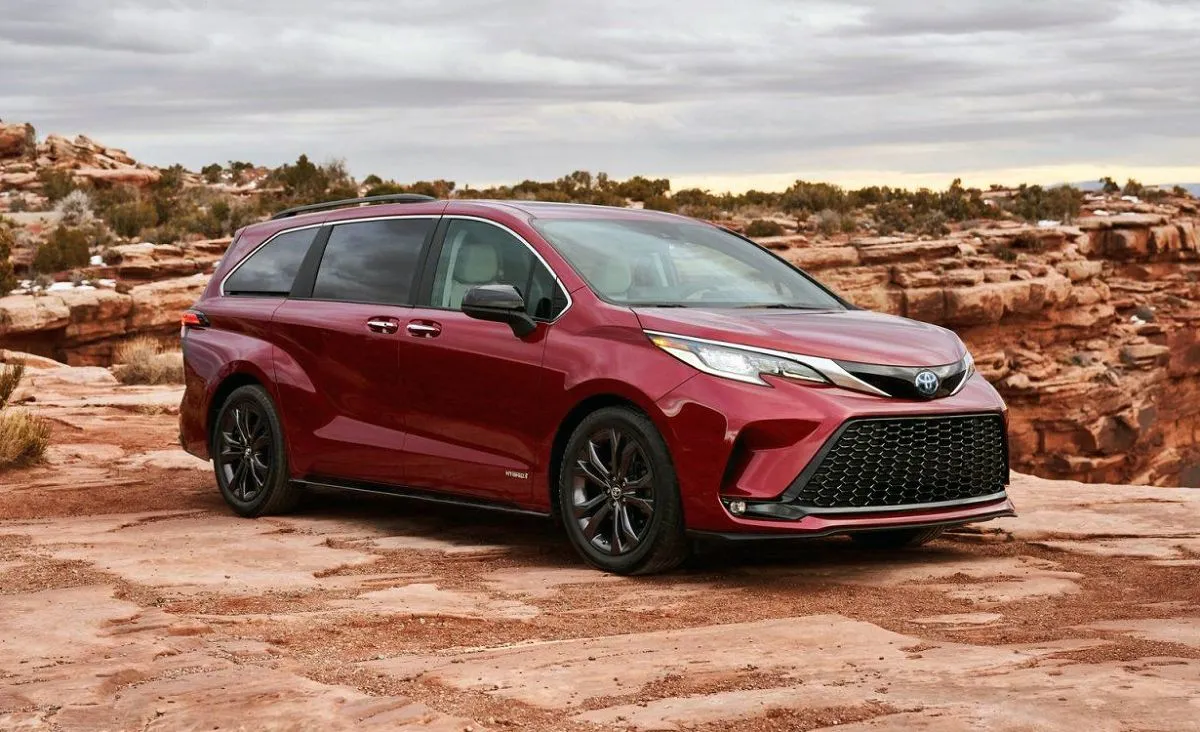 2023 Toyota Sienna Capacity Features Images
