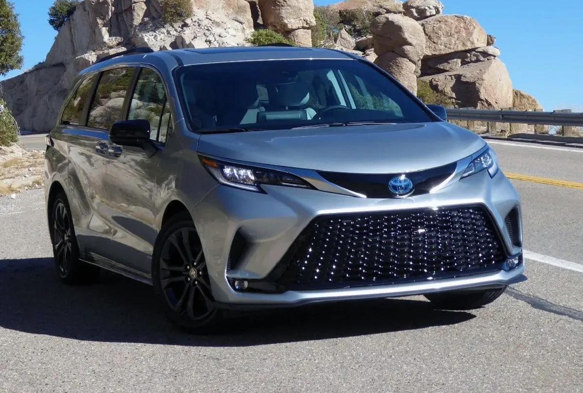 2023 Toyota Sienna Changes Colors Space